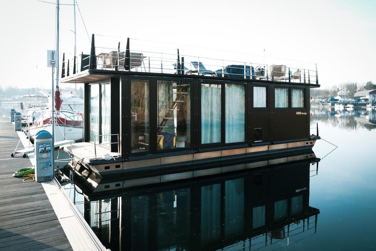מלון Lisanza La Dolce Vita House Boat מראה חיצוני תמונה