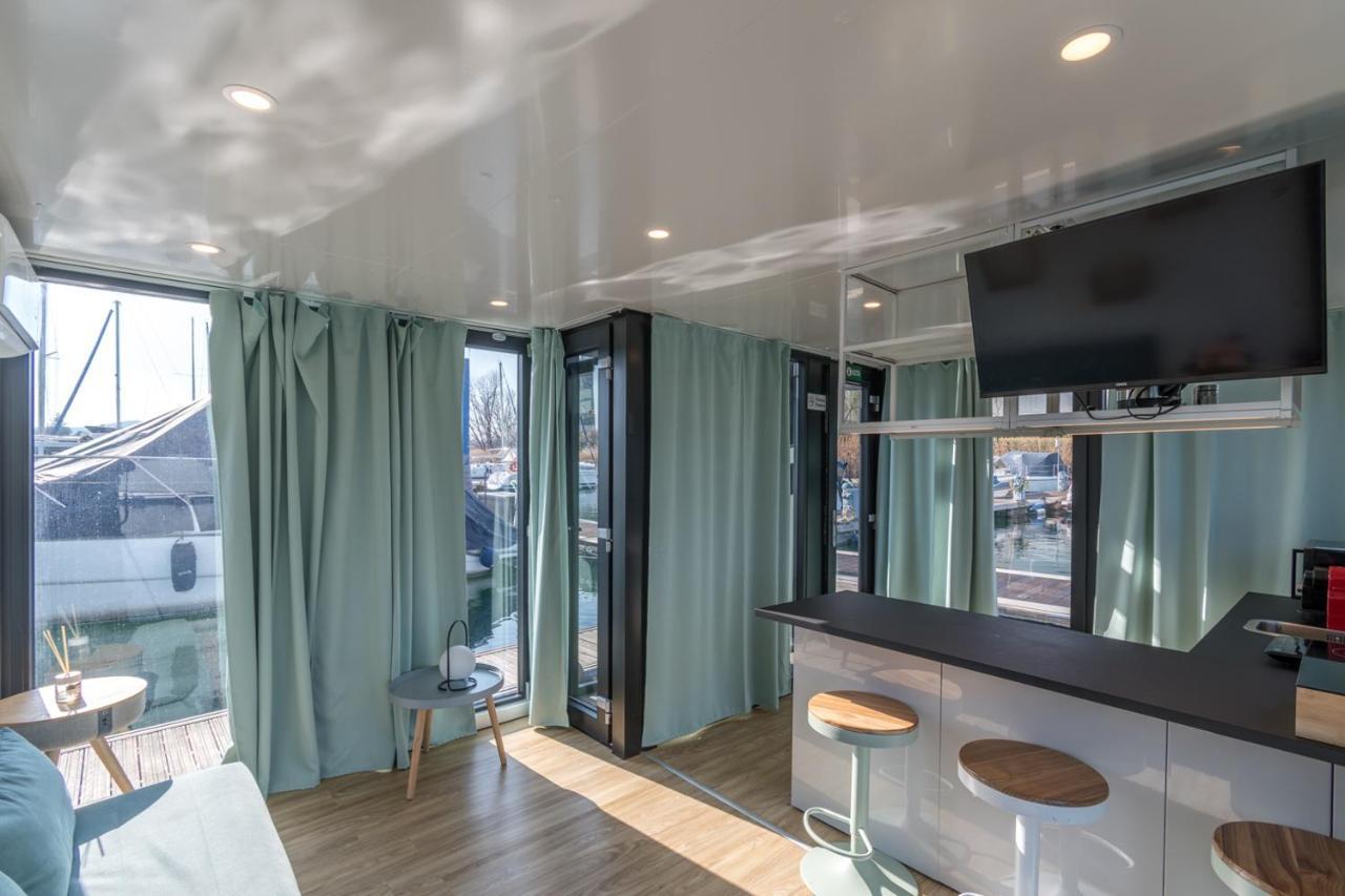מלון Lisanza La Dolce Vita House Boat מראה חיצוני תמונה