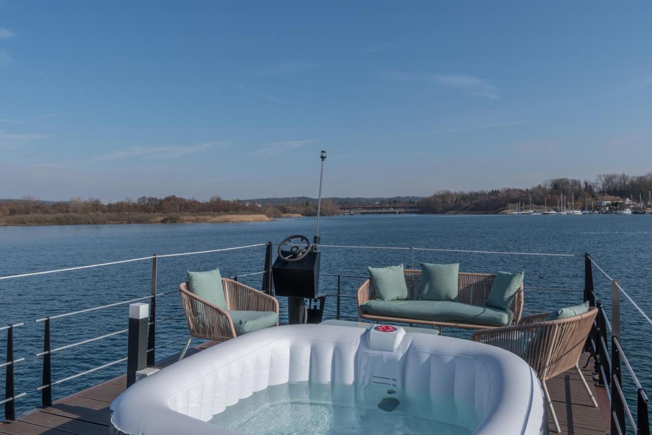 מלון Lisanza La Dolce Vita House Boat מראה חיצוני תמונה