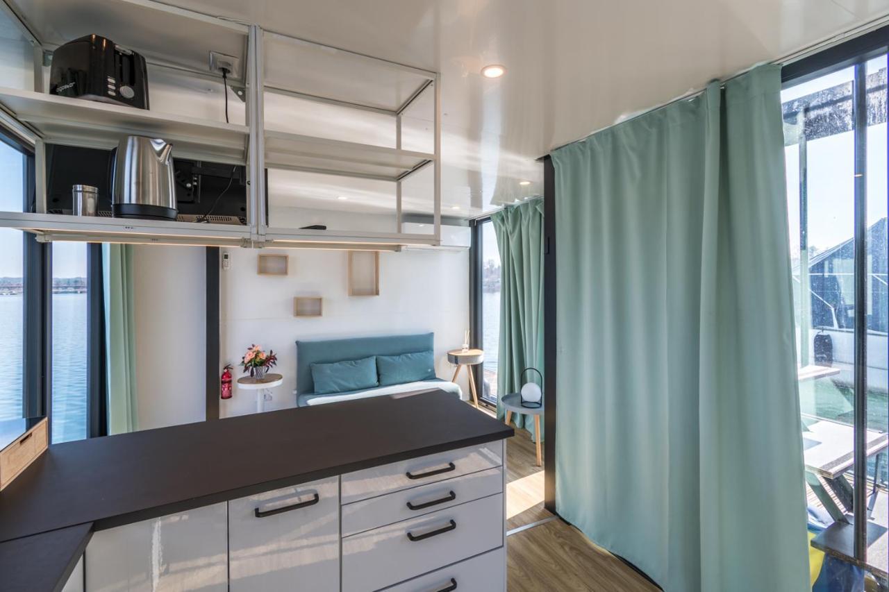 מלון Lisanza La Dolce Vita House Boat מראה חיצוני תמונה