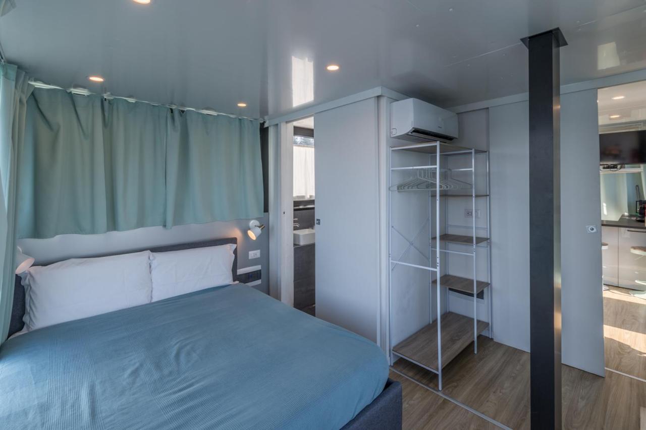 מלון Lisanza La Dolce Vita House Boat מראה חיצוני תמונה
